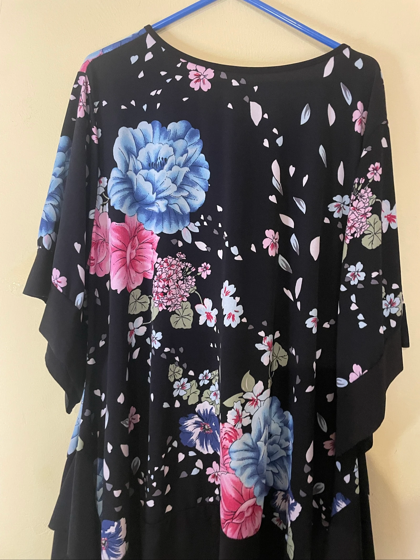Blusa Túnica Floral Negra Oversized - Manga Quimono / Murciélago – photo 6